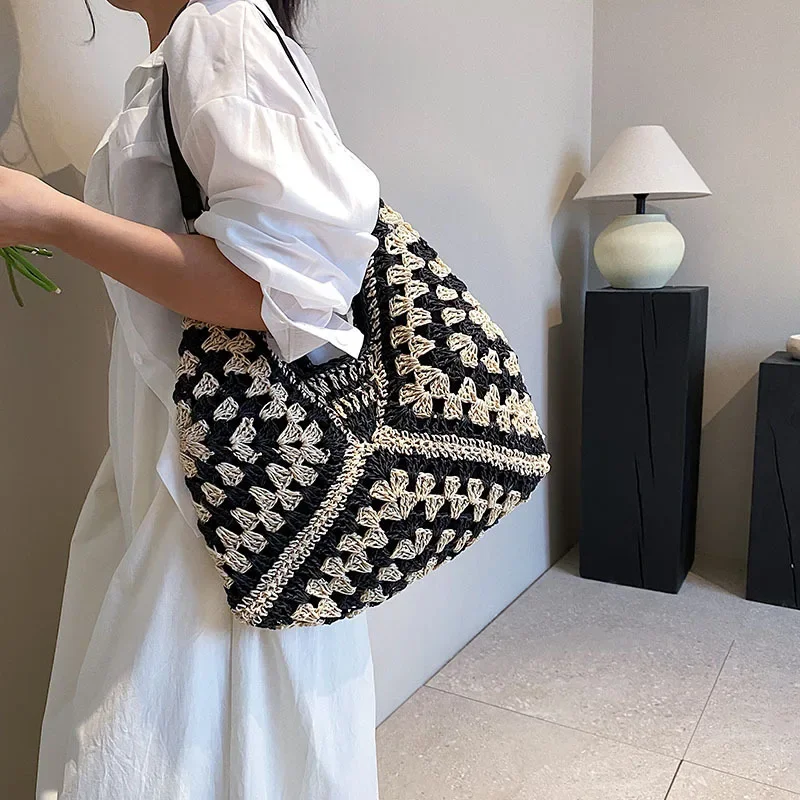 Commuter Large-capacity Straw Shoulder Bag Women's 2024 New Popular Knitted Hollow Handbag Fashion Shoulder Bucket Bag