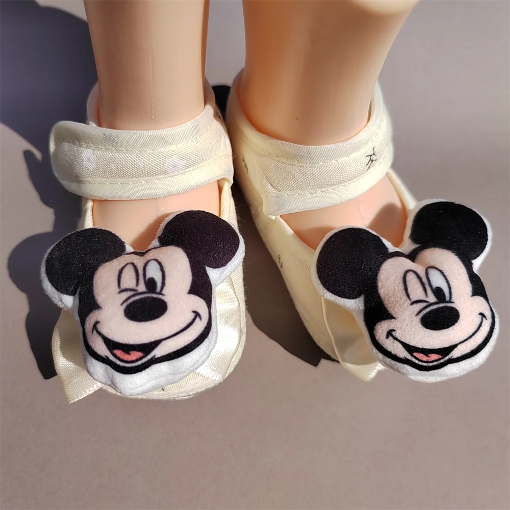 [ 1 Pair ] Cotton Soft Newborns Baby Shoes Mickey Minnie Mouse with Bottom Under and Dolls Happy Fun Sandals for Children Child