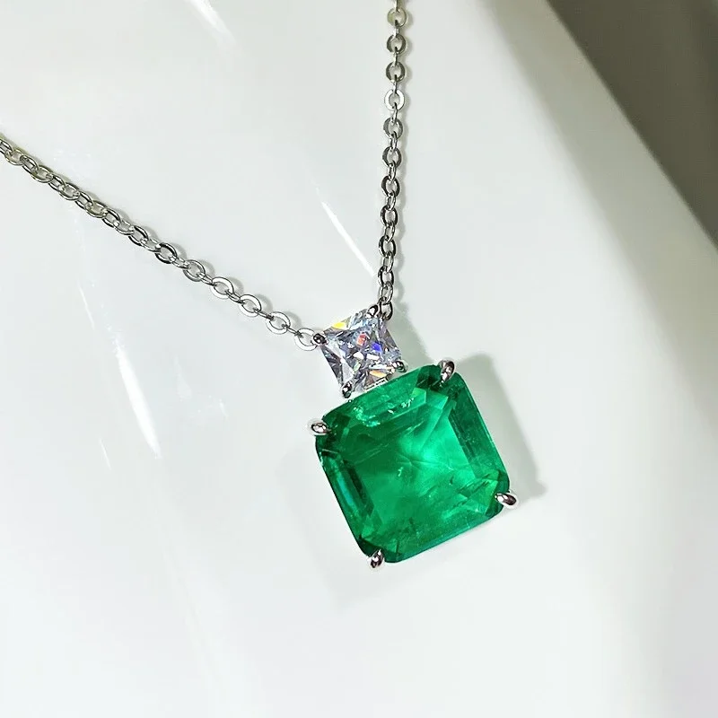 

Gaoding 10 Carat Artificial Emerald Necklace Pure Silver Wind Pendant Imported High Carbon Diamond Wedding Jewelry