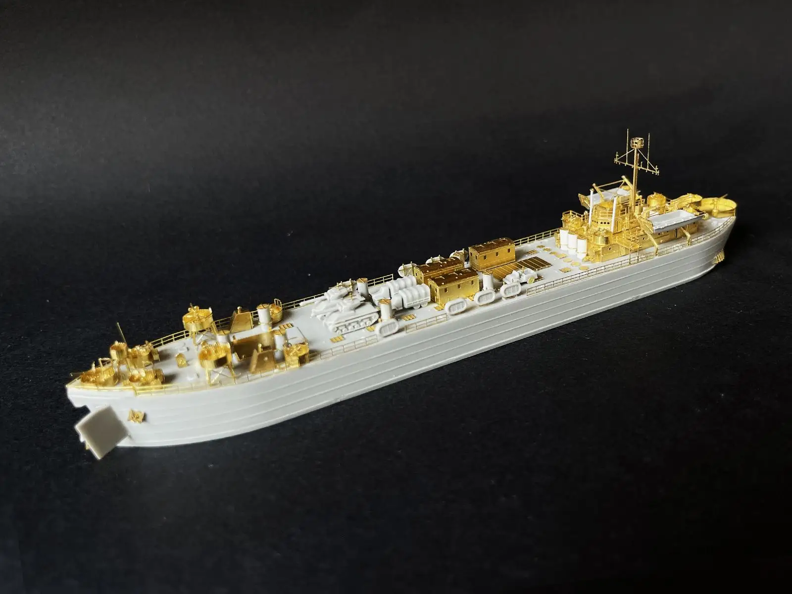 EVModel P033 1/700 US WWII/Cold War LST Large Tank Landing Ship Set Modification