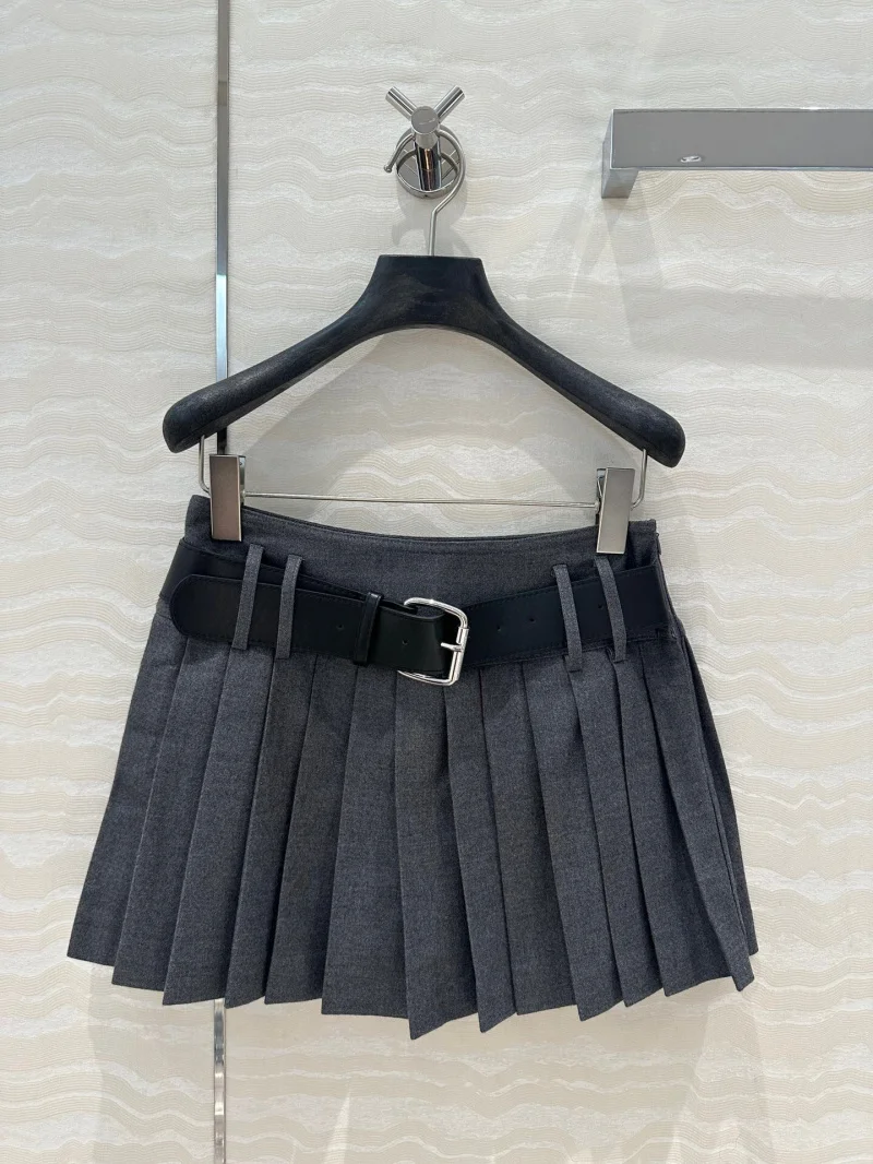 2024 Autumn/Winter New Women's Half Skirt Fashionable, Exquisite, Personalized Belt, Low Waist, Ultra Short Skirt Versatile