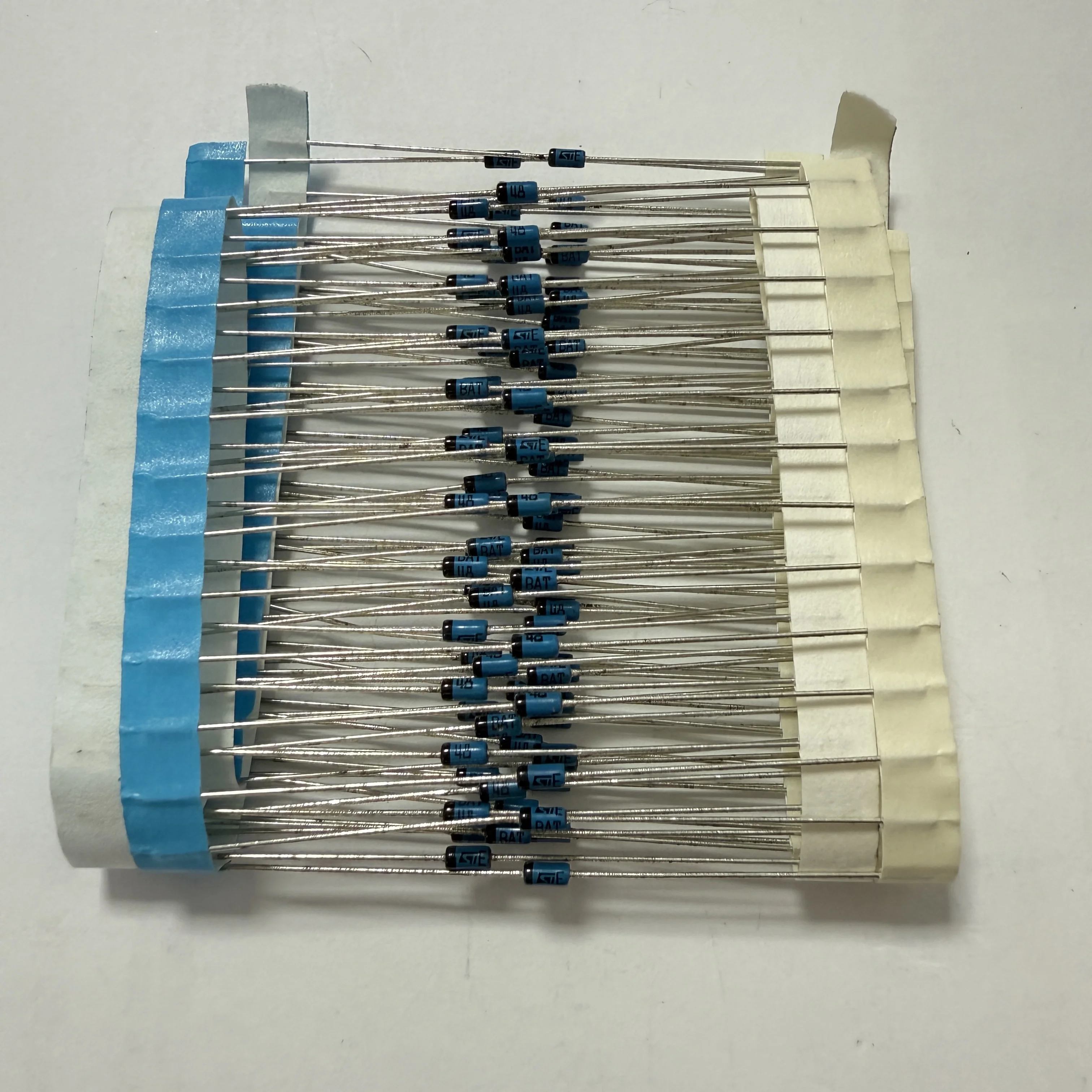 100 PZ/LOTTO BAT48 (Diodi Schottky)