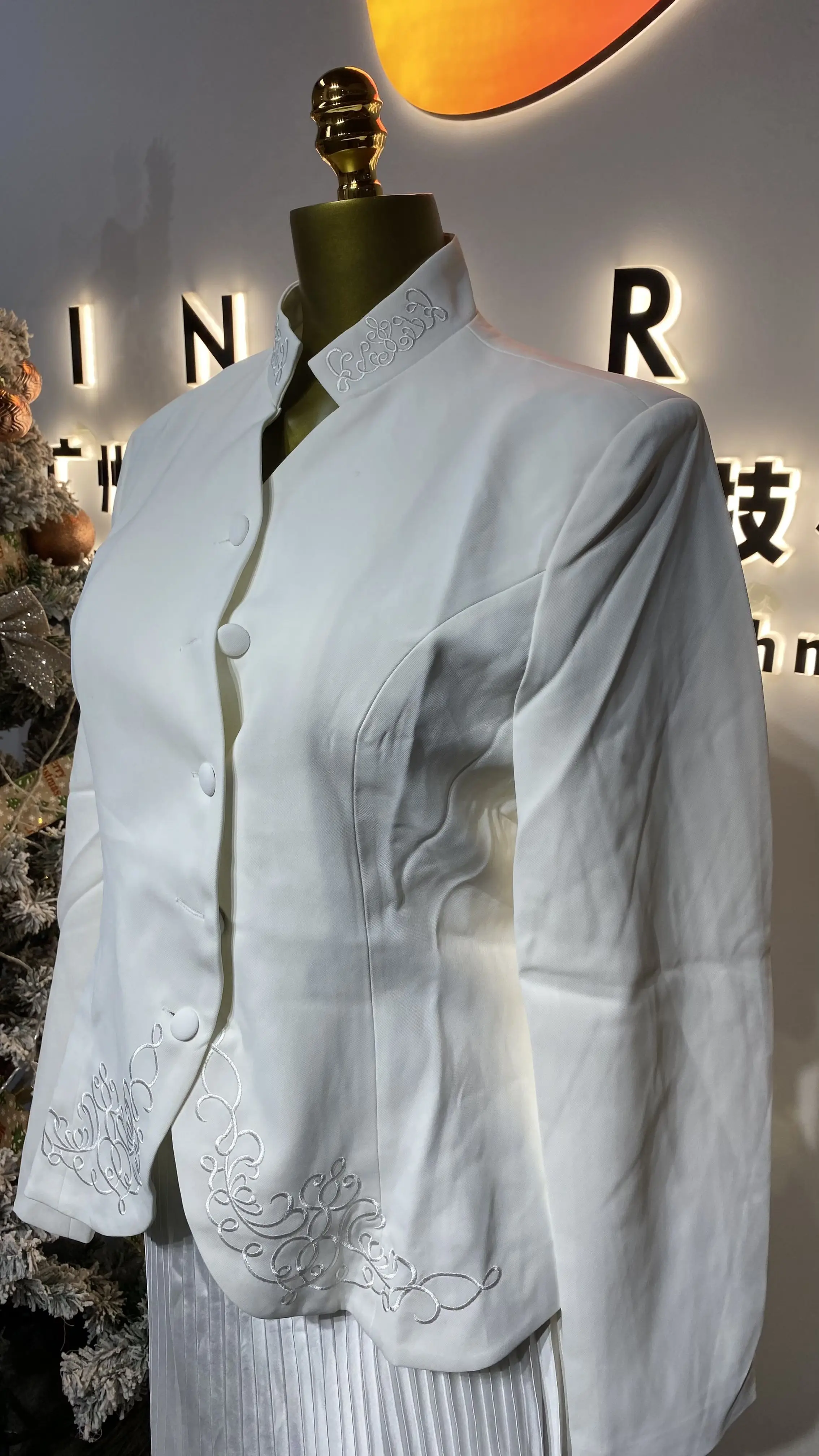 سترة عصرية مطرزة، تنورة مطوية باللون العنابي الصلب، بدلة نسائية أنيقة مكونة من قطعتين، طقم تنورة قصيرة-GZXX192