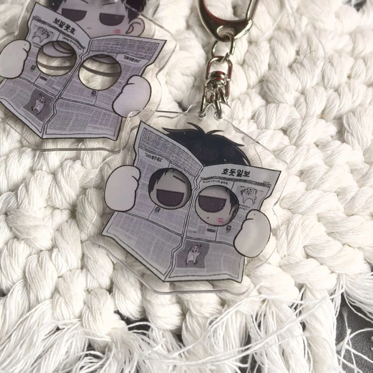 Between The Lines Anime Keychain Women Korean BL Manwha Goods Acrylic Key Chain Man Reading Newspapers Funny Key Ring Pendant