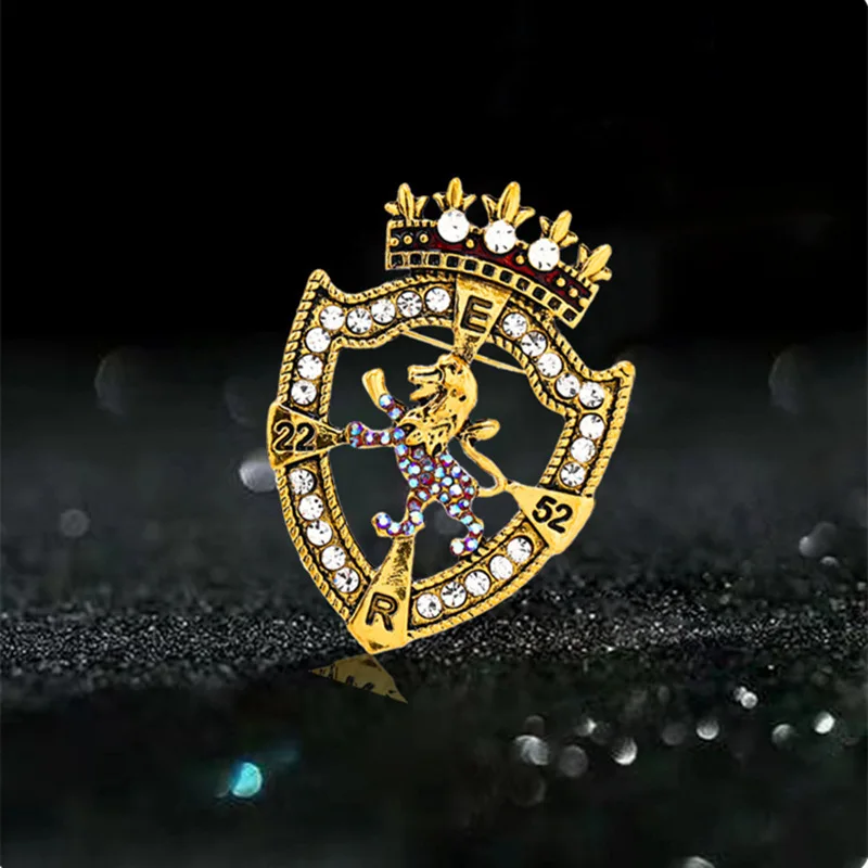 Vintage Animal Lion Head Brooch Crystal Crown Lapel Pin for Men and Women Suit Shirt Collar Pins Brooches Jewelry Accessories