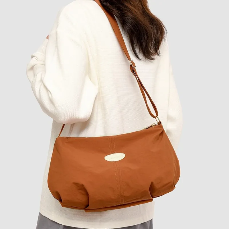 

Легкая сумка через плечо в корейском стиле, однотонная холщовая сумка кремового цвета с подвеской, большая вместительная сумка-мессенджер