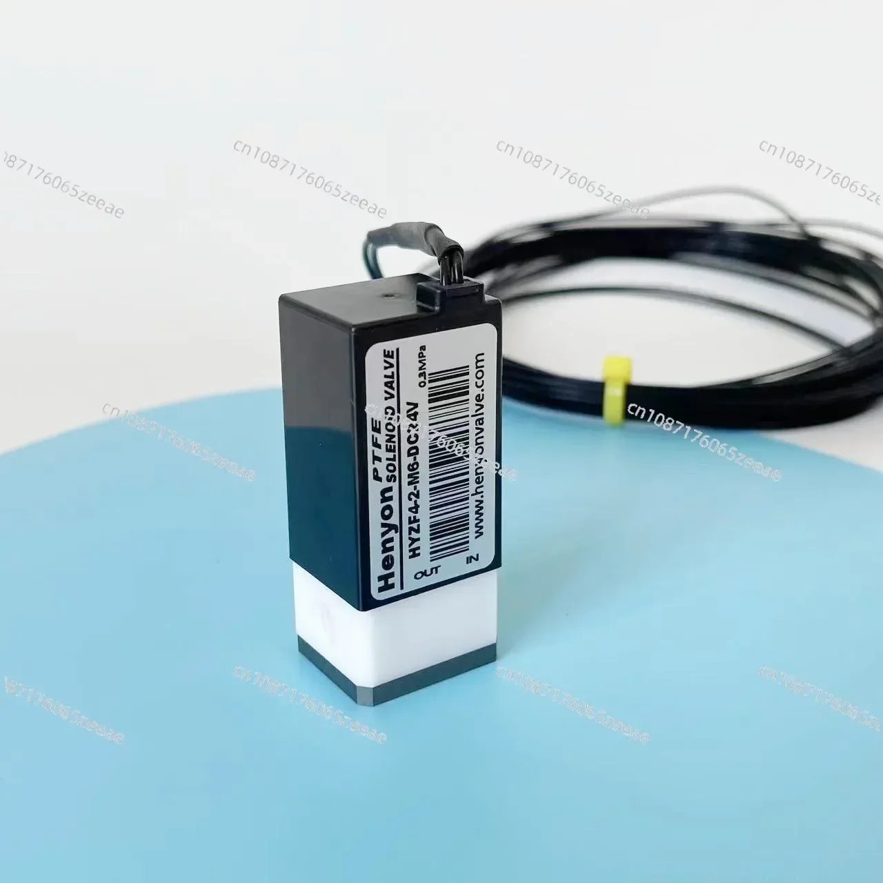 

Micro PTFE solenoid valve HYZF4-2-M6 square valve body pressure resistance 3KG analytical instrument testing equipment