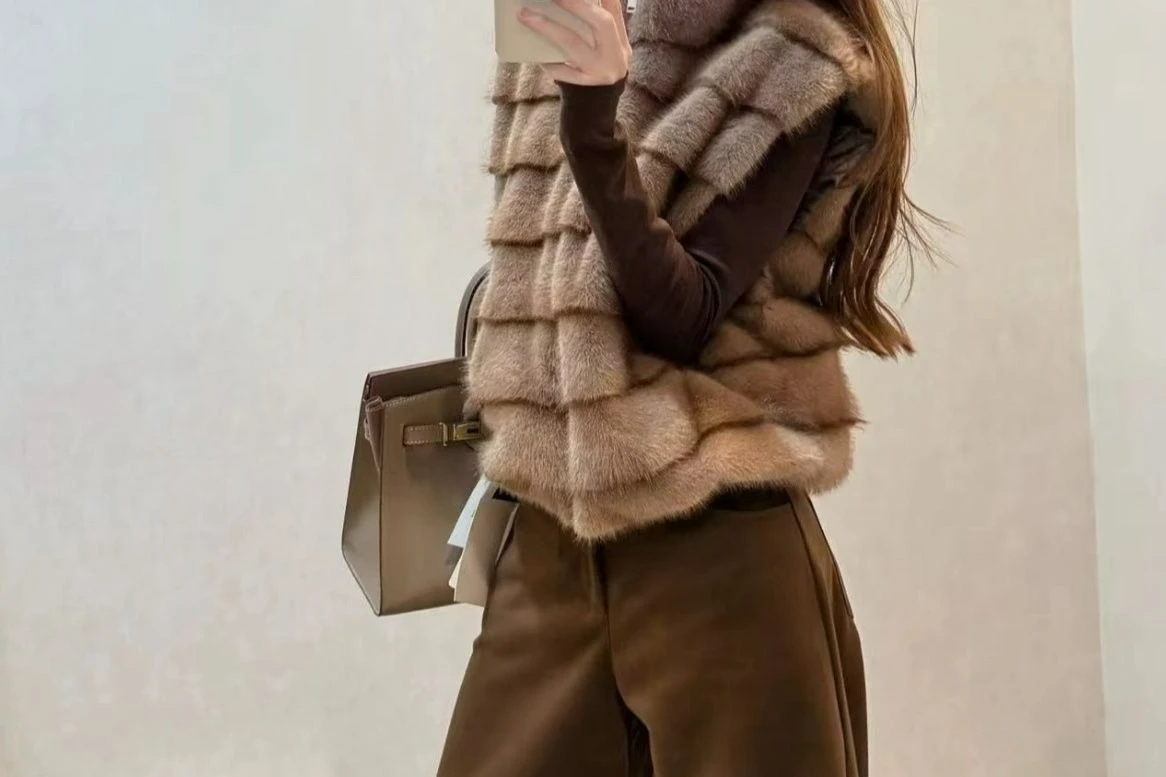 

2025 Stand Collar Vest Sleeveless Zipper Warm Autumn Winter Jacket Versatile Classic High-end Women