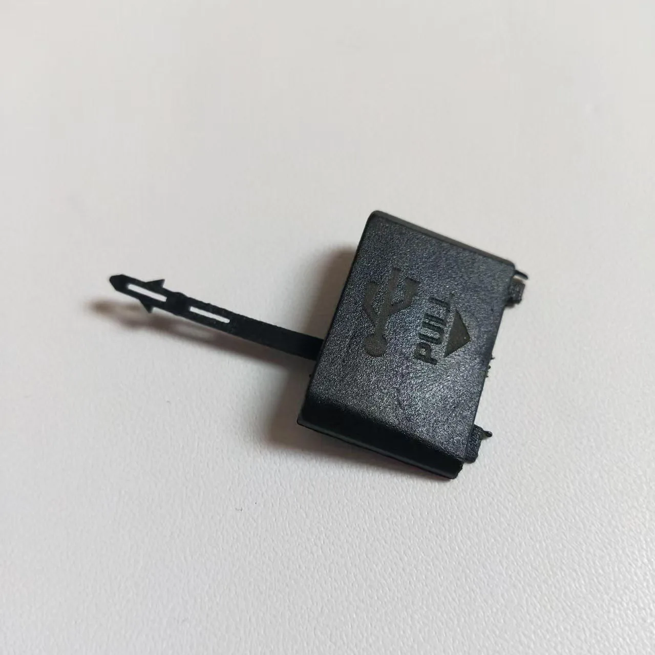 يصلح لكرايسلر دودج رام جيب راديو USB غطاء التوصيل 68164511 أأ