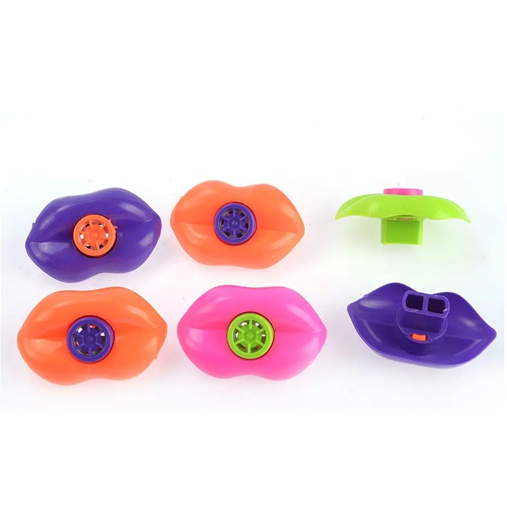 Color colorido Lucky Loot juego premio regalo para niños Super divertido forma de labio silbato de plástico boca labio silbato