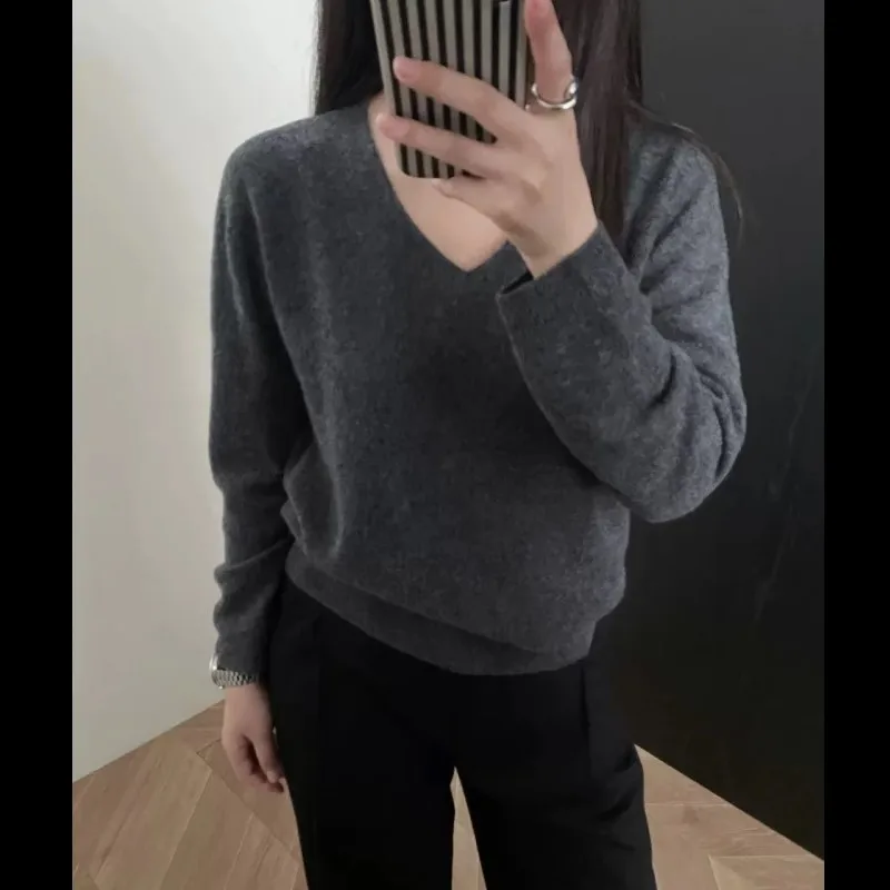 

Stylish and versatile V-neck pure cashmere sweater loose knitted sweater for women grey base wool sweater