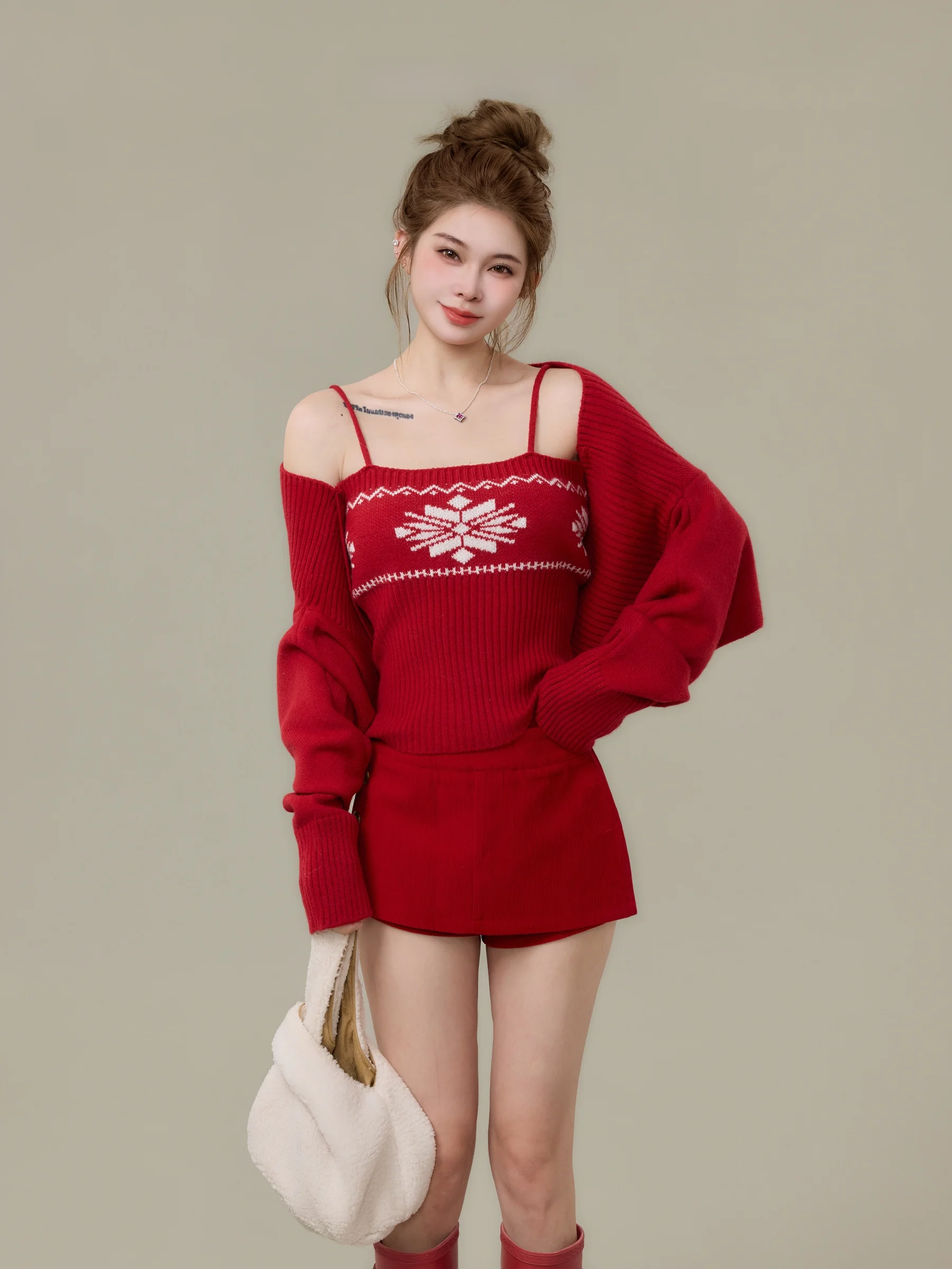 

Красный вязаный свитер-халат для женщин, новогодний комплект из двух предметов: топ с бретельками и мягкий лонгслив, осенне-зимний модный стиль Cleanfit