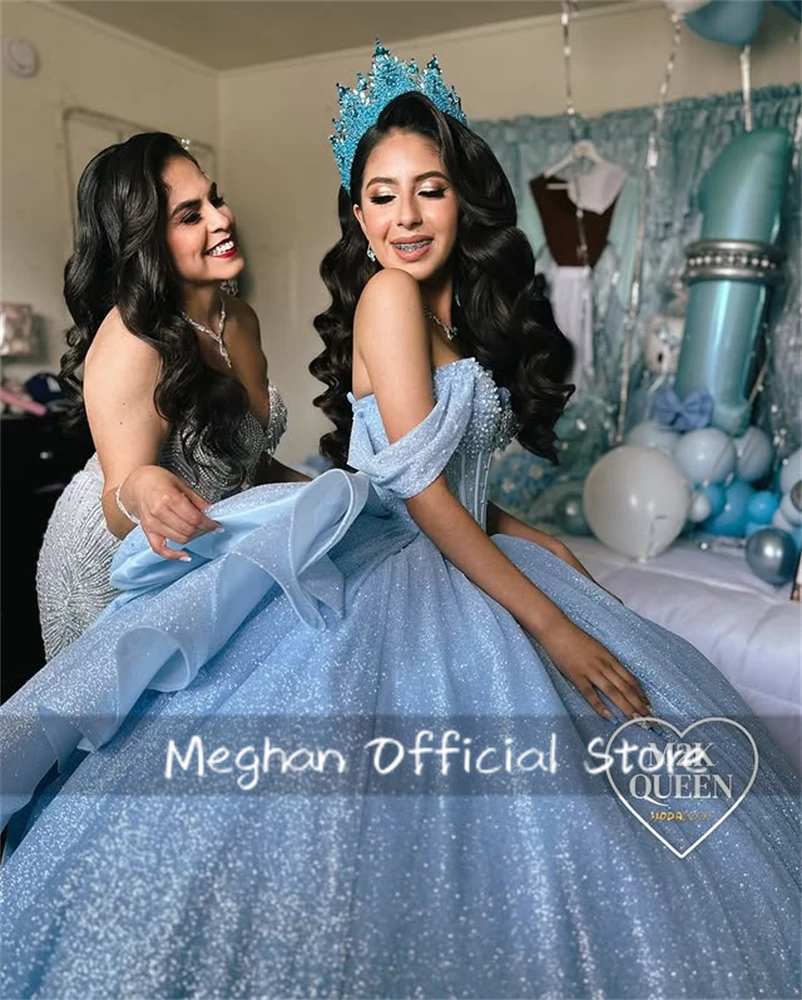 Op maat gemaakte glanzende aquablauwe Quinceanera-jurken Uit de schouder applique Tule Lange staart Strik Vestido 15-Quinceanera