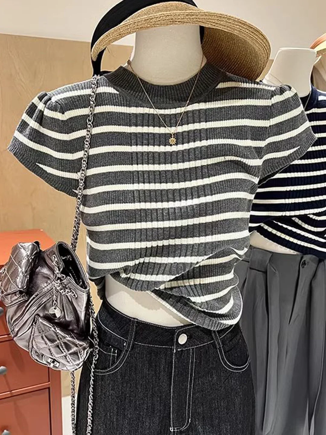 

Slim Fit Women's Knitted Top with Bubble Sves round Ne ort Sve Horizontal Stripes Faionable Retro Design ort irt