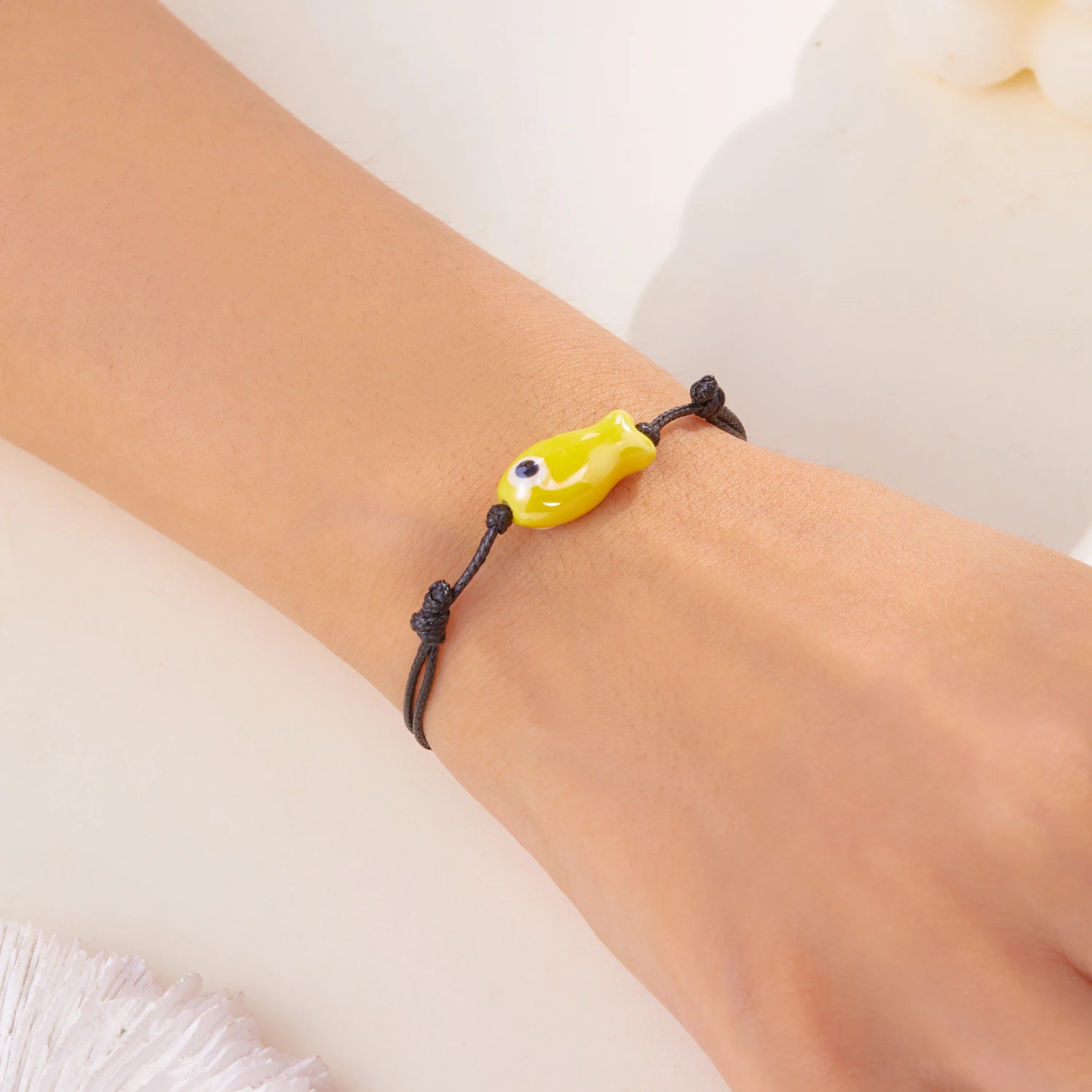 Minimalistisches Cartoon-Keramik-Fisch-Armband für Damen und Herren, niedliches buntes Tier, handgefertigtes geflochtenes Armband, glücklicher Freundschaftsschmuck – Detail 23