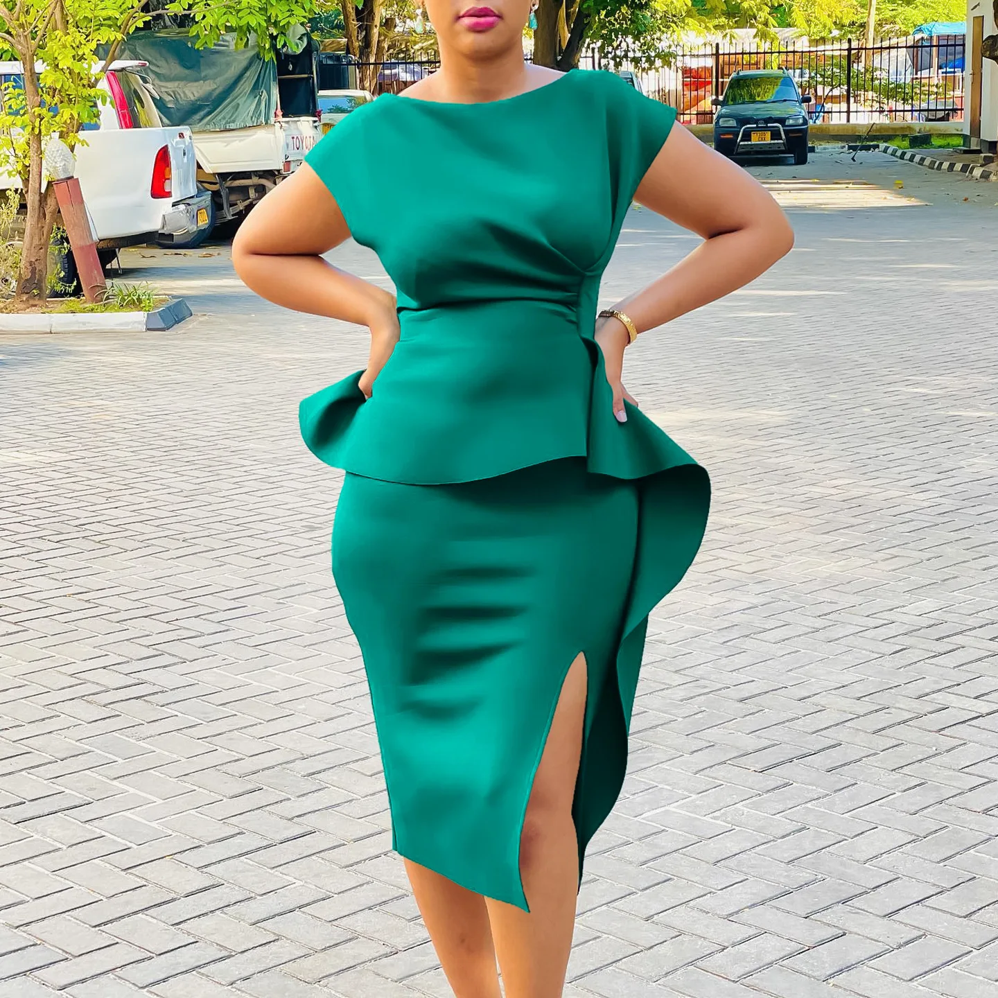 المرأة الخامس الرقبة بلون الورك تنورة تكدرت الشق المهنية س الرقبة أكمام فستان الإمبراطورية الخصر قصيرة الأكمام جولة الرقبة