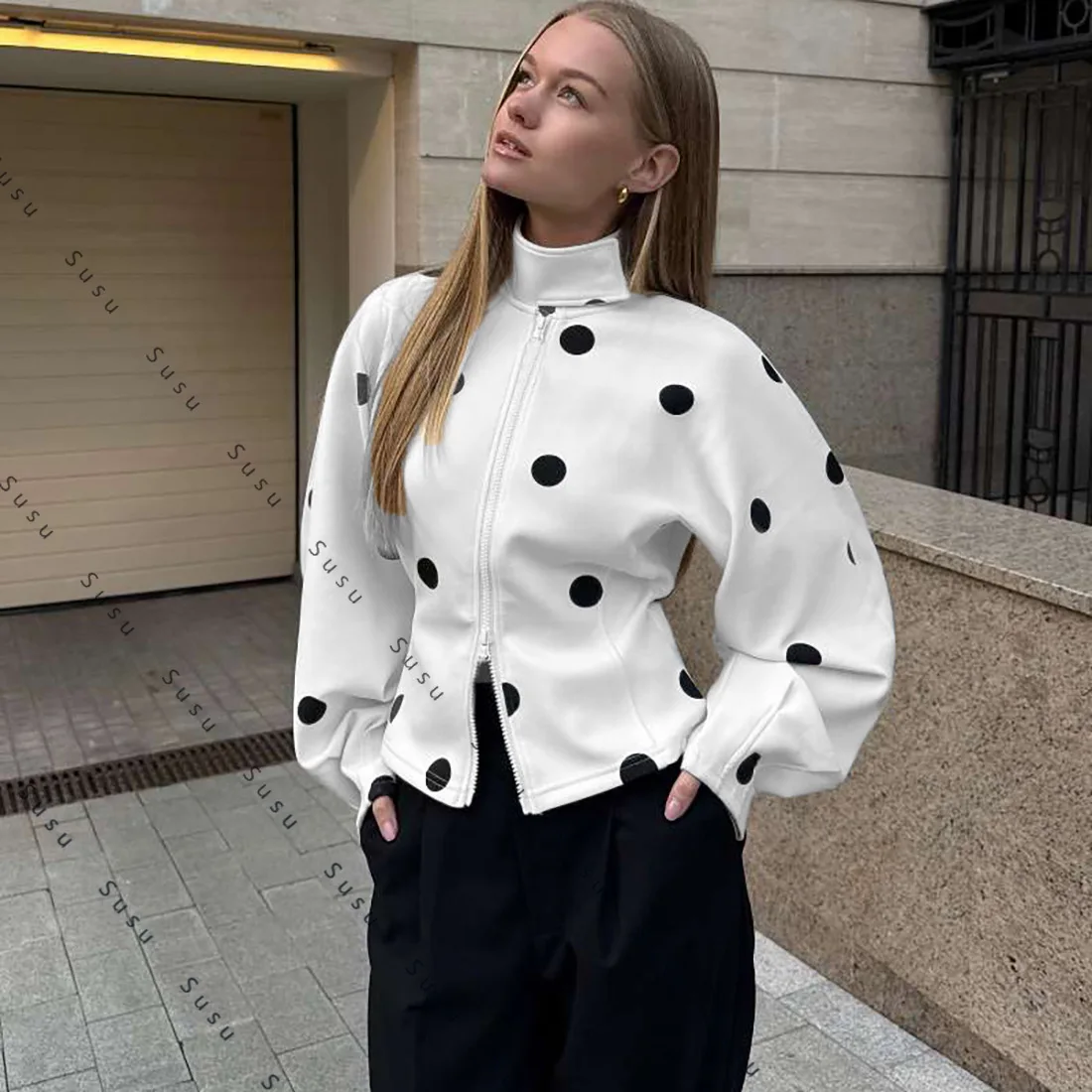 2025 nuevo estilo europeo y americano Otoño e Invierno ropa de mujer moda temperamento lunares cuello alto doble cremallera