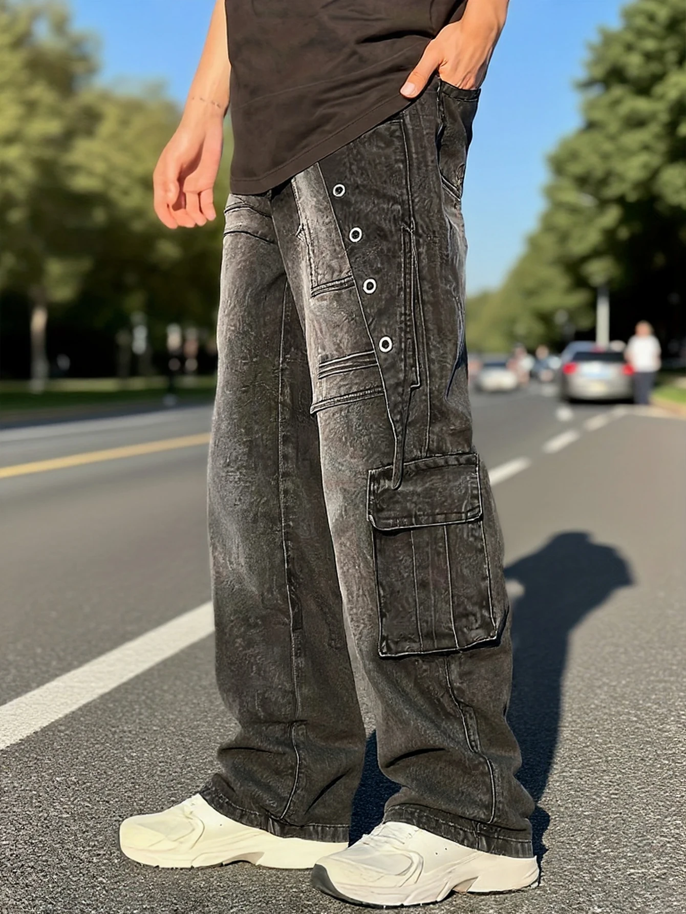 

Мужские черные универсальные джинсы с несколькими карманами, винтажным потрепанным видом и большим карманом, легко создавать модную работу.