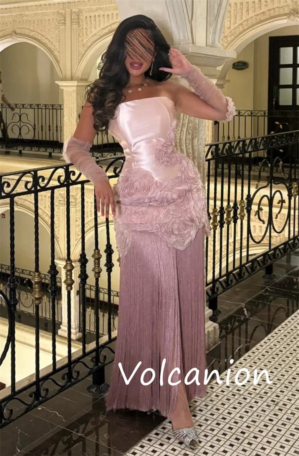 Aangepaste moderne stijl charmeuse bloem kwastje A-lijn strapless midi-jurken op maat gemaakte gelegenheidsmode