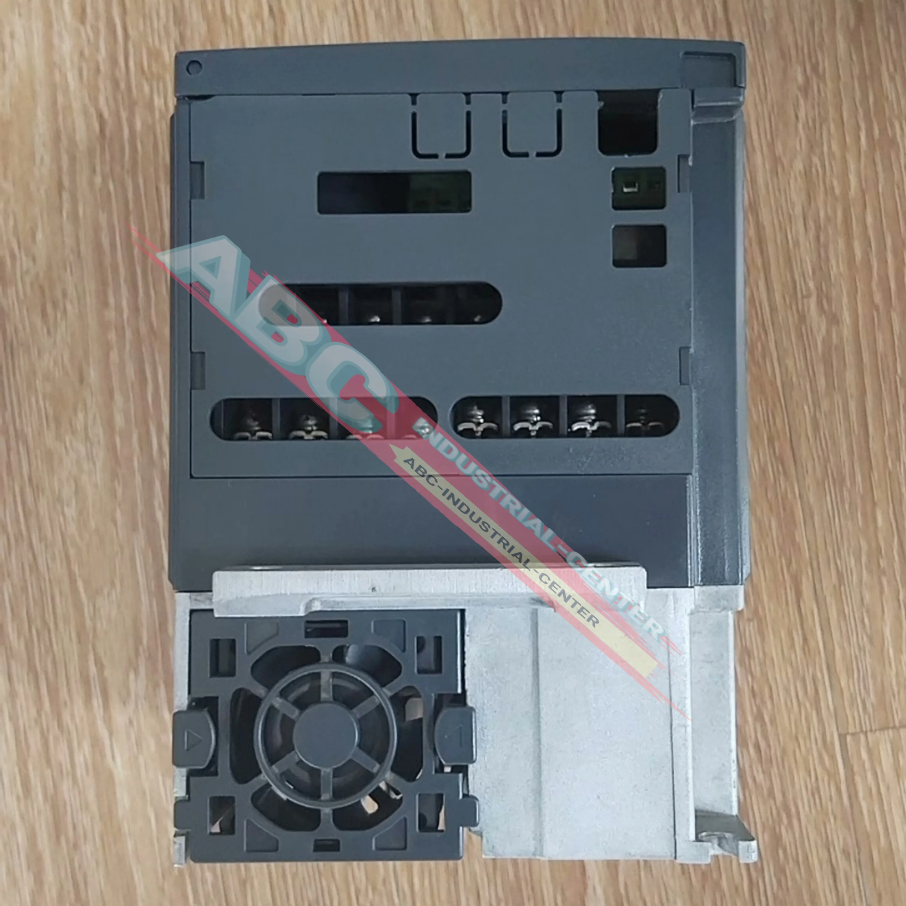 

ATV312HU11N4 380-500 В 1,1 кВт ATV312HU15M2 200-240 В 1,5 кВт новый оригинальный преобразователь частоты