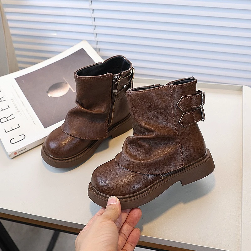 

Хлопковые ботинки на платформе для девочек в стиле ретро, новинка 2025, повседневные детские школьные ботильоны, модные короткие детские плюшевые ботинки, нескользящие однотонные ботинки