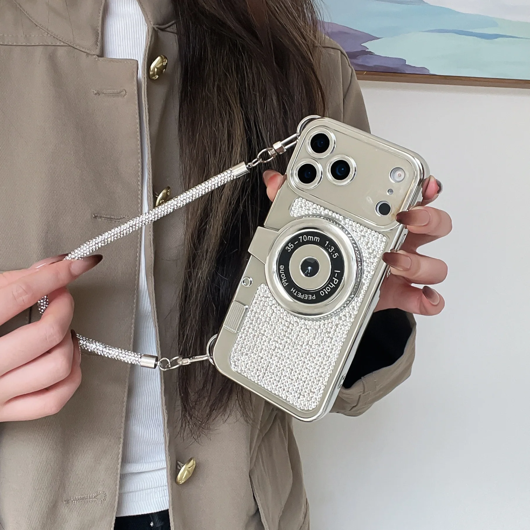 Tablet Accessories For Girls - ヴィンテージラインストーンカメラハンドストラップ付きiPhoneケース（17、16、15、14、13、12、11ProMax Plus対応）ラグジュアリーブリング耐衝撃女性用シェル