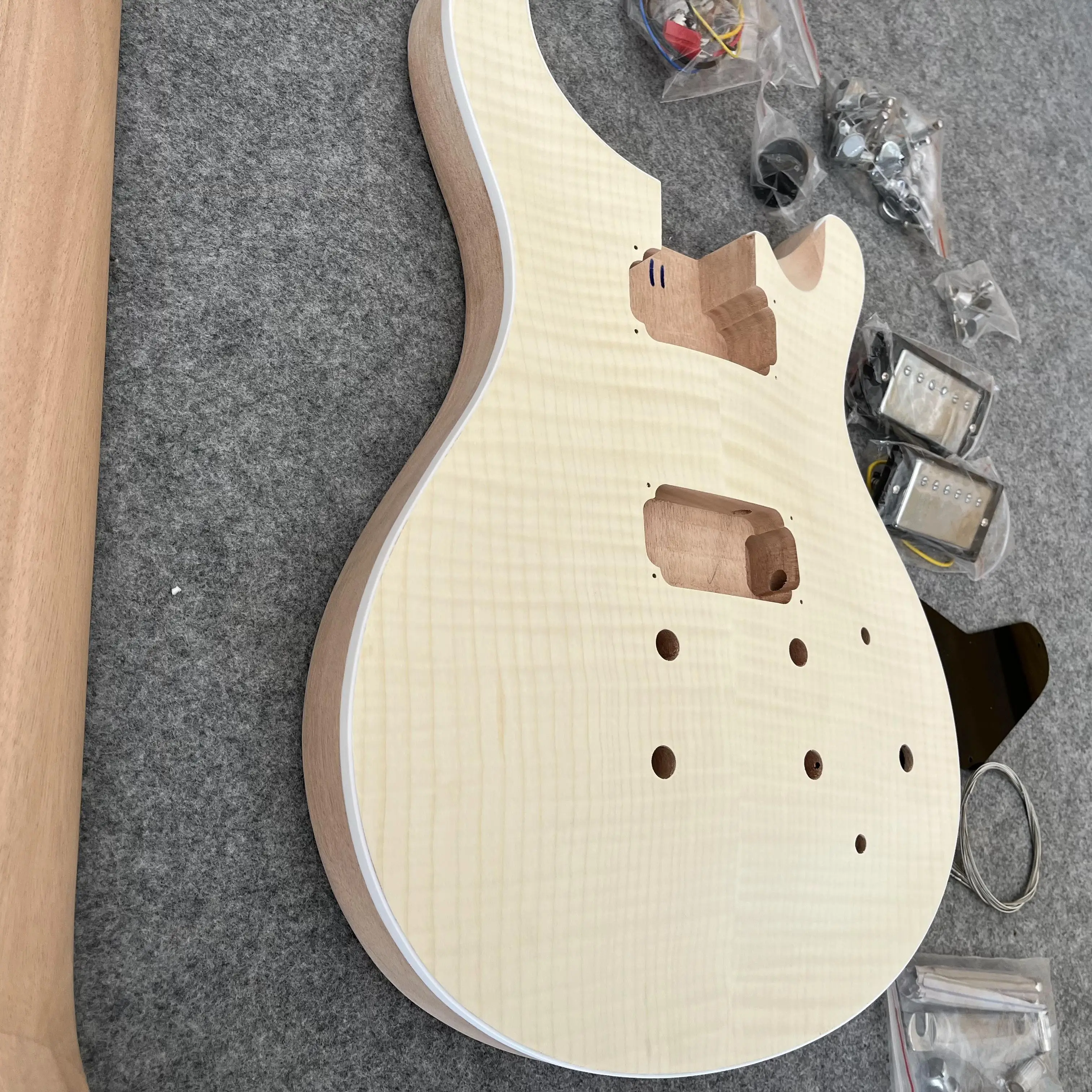 DIY Electric Guitar Kits with Hardware Accessory Unfinished Guitarra Tiger stripe Veneer Basswood Body Rosewood Fingerboard