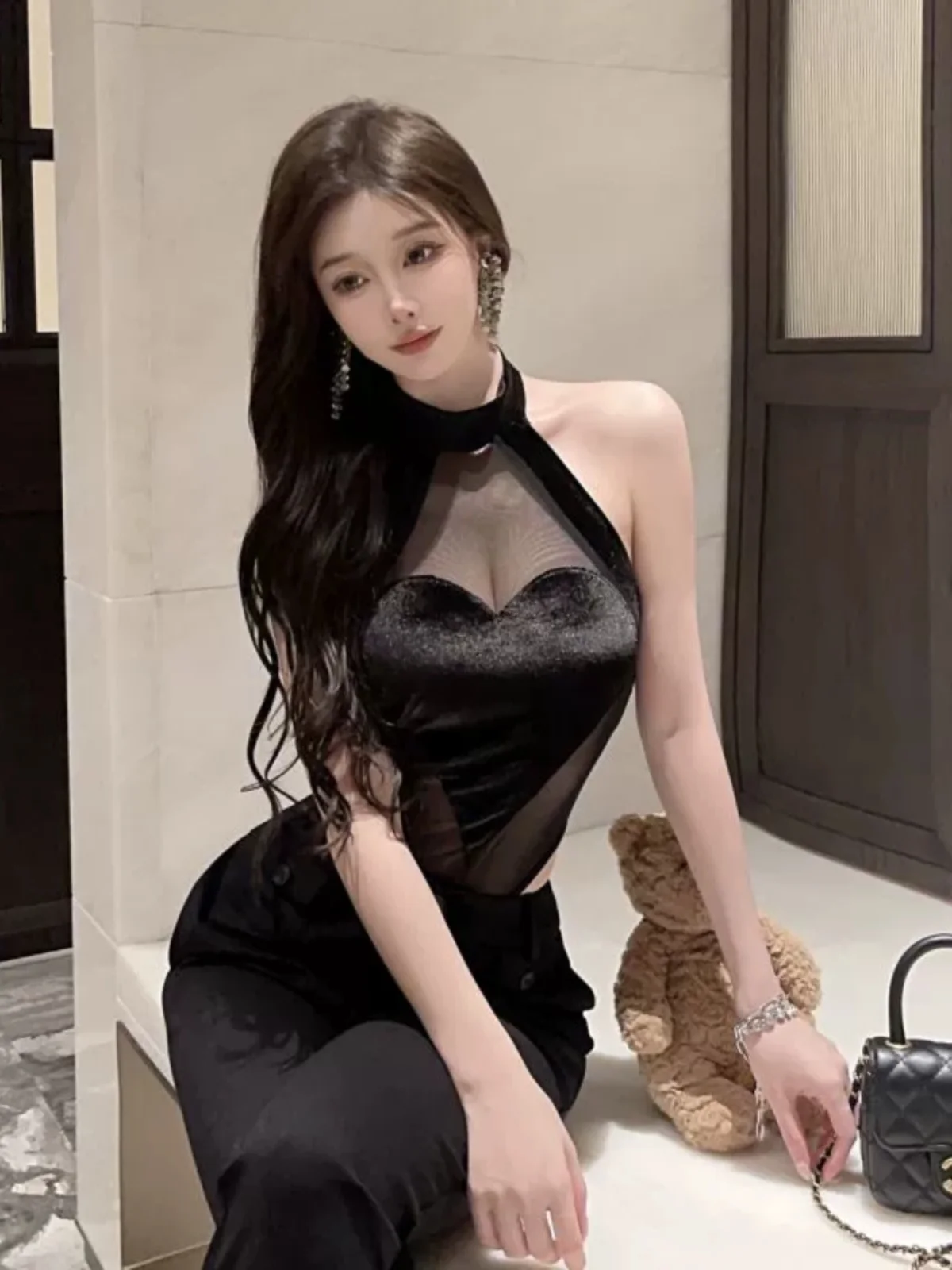 

Faionable Sexy Bla Heart Hanging Ne Me Vest Boting Onesie for Broaasters New Arrival Spring Thin Hollow out Low ...