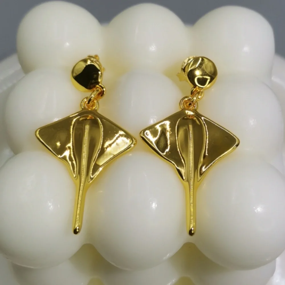 novos-brincos-elegantes-de-raia-manta-em-ouro-e-prata-para-o-verao-2025-–-acessorios-femininos-presentes-de-feriado