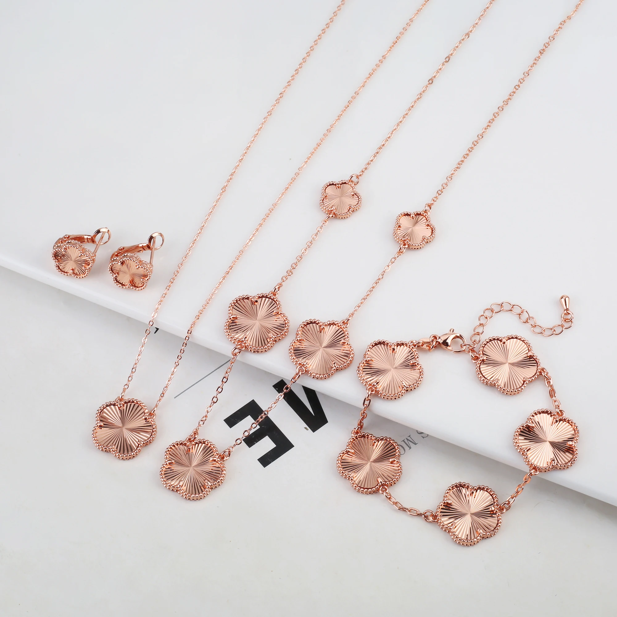 Y2K Style Metal Luxury Jewelry Set Gold Plated Silver Rose Gold Women\'s Bracelet Necklace Earrings Five Leaf Flower Gift Clover