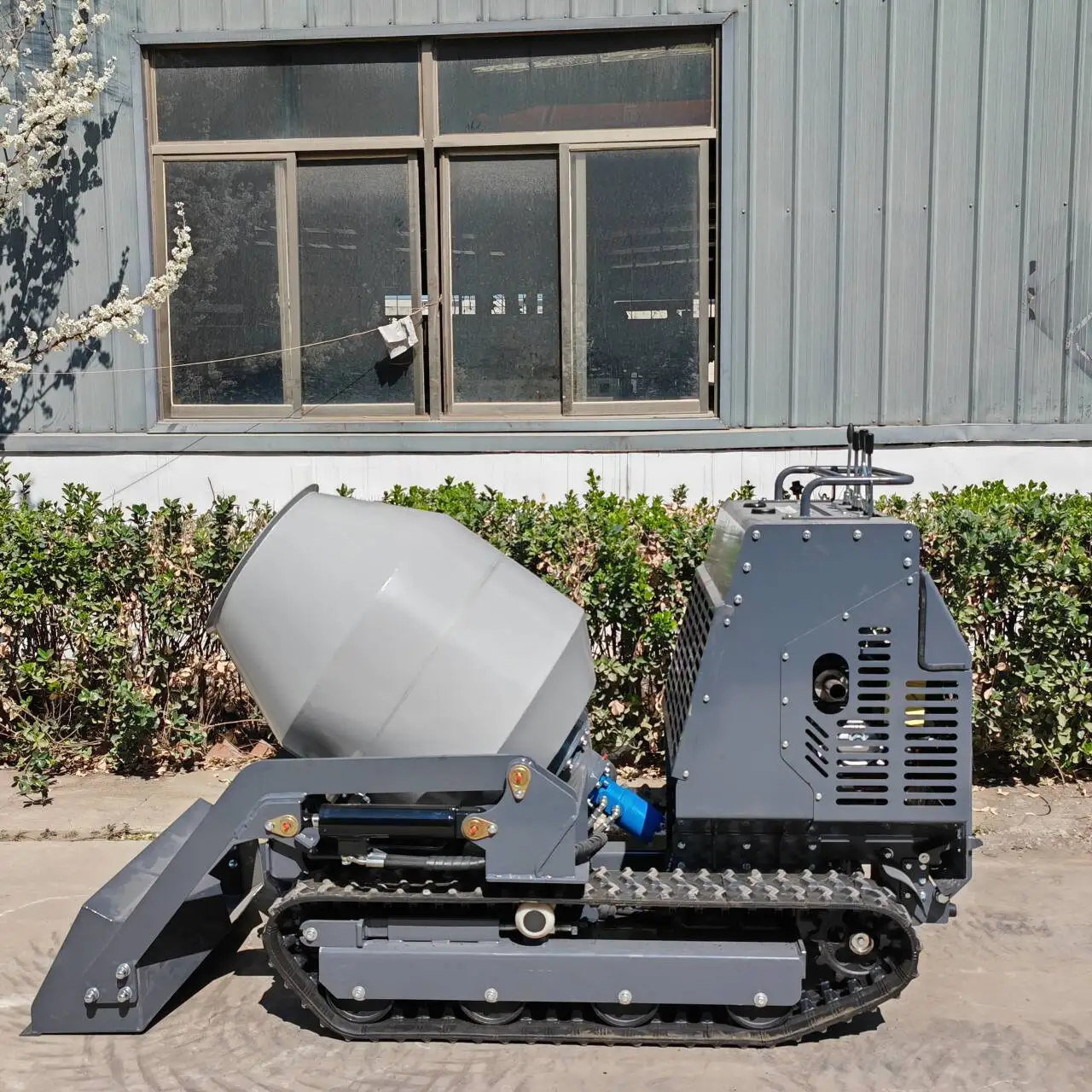 خزان خلط الخرسانة ذاتية التحميل للمصنع #2