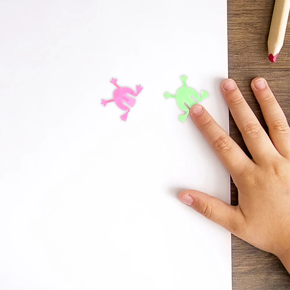 

140Pcs Plastic Mini Jumping Frogs Finger Pressing Novelty Game for Kids Party Favors Educational Parent Child Play