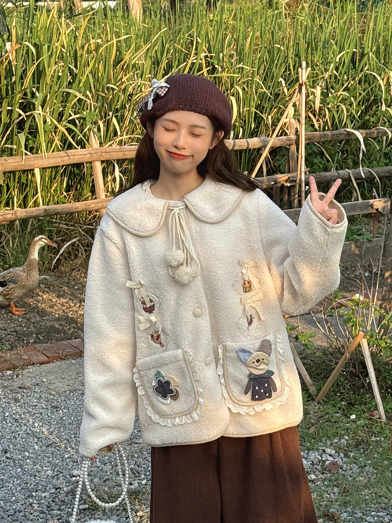 Mori Girls Sweet Lolita Giacca in pelliccia sintetica Autunno Inverno Nuovo 2025 Ragazze giapponesi Carino toppa ricamata Colletto per bambola Cappotti corti