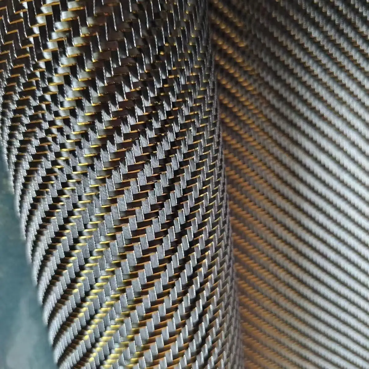 

3k 200g 2x2 real carbon fiber and metal wire mixed woven Plain twill Small size sample red blue purple and green Wire fabric40''