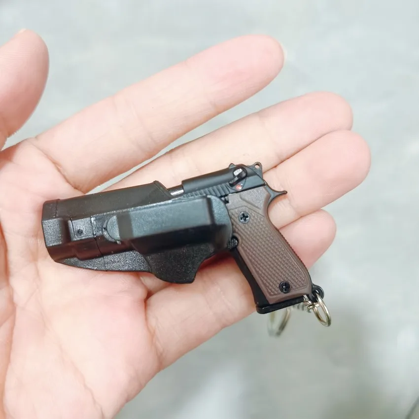 

1:4 92F Alloy Pistol Model Keychain Pendant With Holster, Toy Guy Key Holder Game Fans Backpack Jewelry Keyring, Christmas Gift