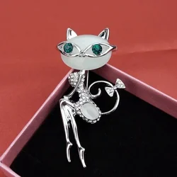 Creative Gifts Rhinestone Cute Cat Brooches with Wear Glasses Pins Wedding Accessories Enamel Pin Clothes Decoration Accessories