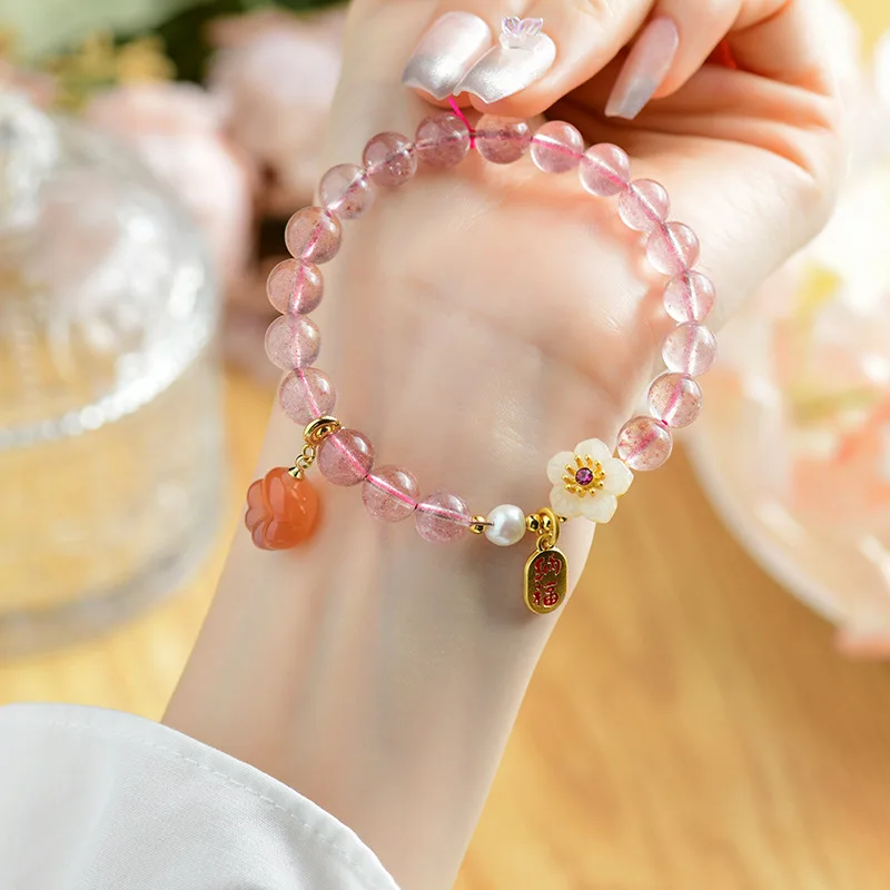 

Natural Strawberry Peach Blossom Nafu Salt Source Claw Pendant Design Bracelet