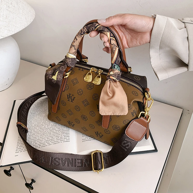 

Fashionable Large Capacity Tote Bag - Minimalist Crossbody Handbag with Vintage Parisian Designer Accents