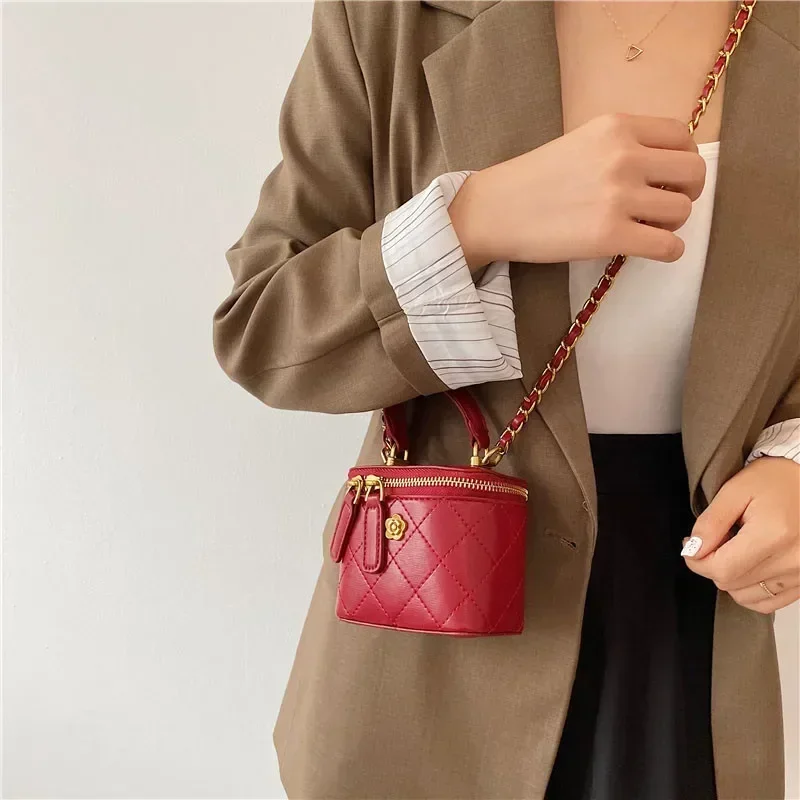 Lekka luksusowa mała torebka typu Bucket na ramię dla kobiet klasyczne mini kopertówki kobiece małe kwadratowe pudełko Crossbody torebka z metalowym