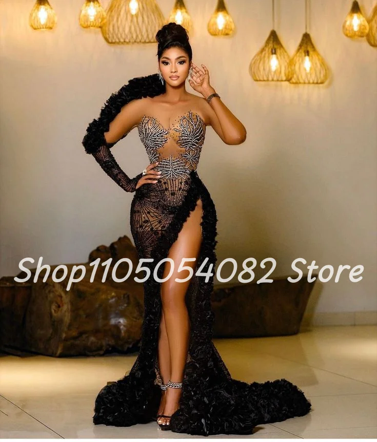 Maßgeschneidertes sexy, durchsichtiges, perlenbesetztes Abendkleid mit schwarzen Strasssteinen im Stil 2025, mit Schleppe und Schlitz, schwarzes Ballkleid für Mädchen