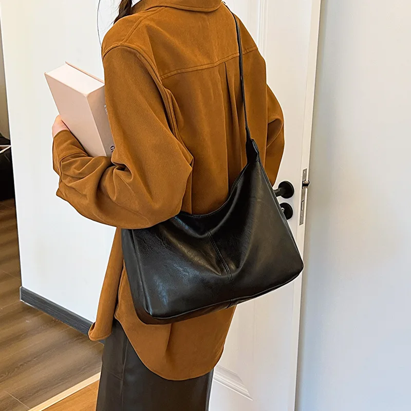 حقيبة يد جلدية ناعمة. حقيبة كروس واسعة ومتعددة الاستخدامات مصممة لأسلوب سهل وأساسيات يومية. #4