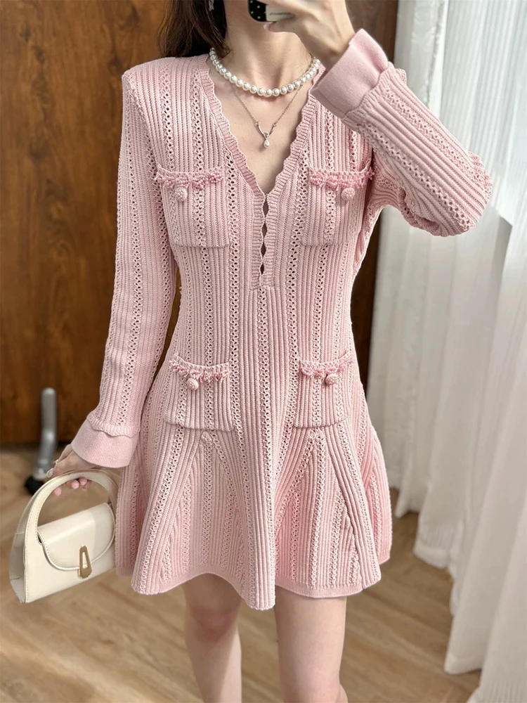 فستان محبوك بأكمام واسعة ورقبة على شكل حرف V وردي، أنيق وأنيق. فستان نسائي على شكل حرف A مرصع بالألماس وزر مطرز بالخرز #3