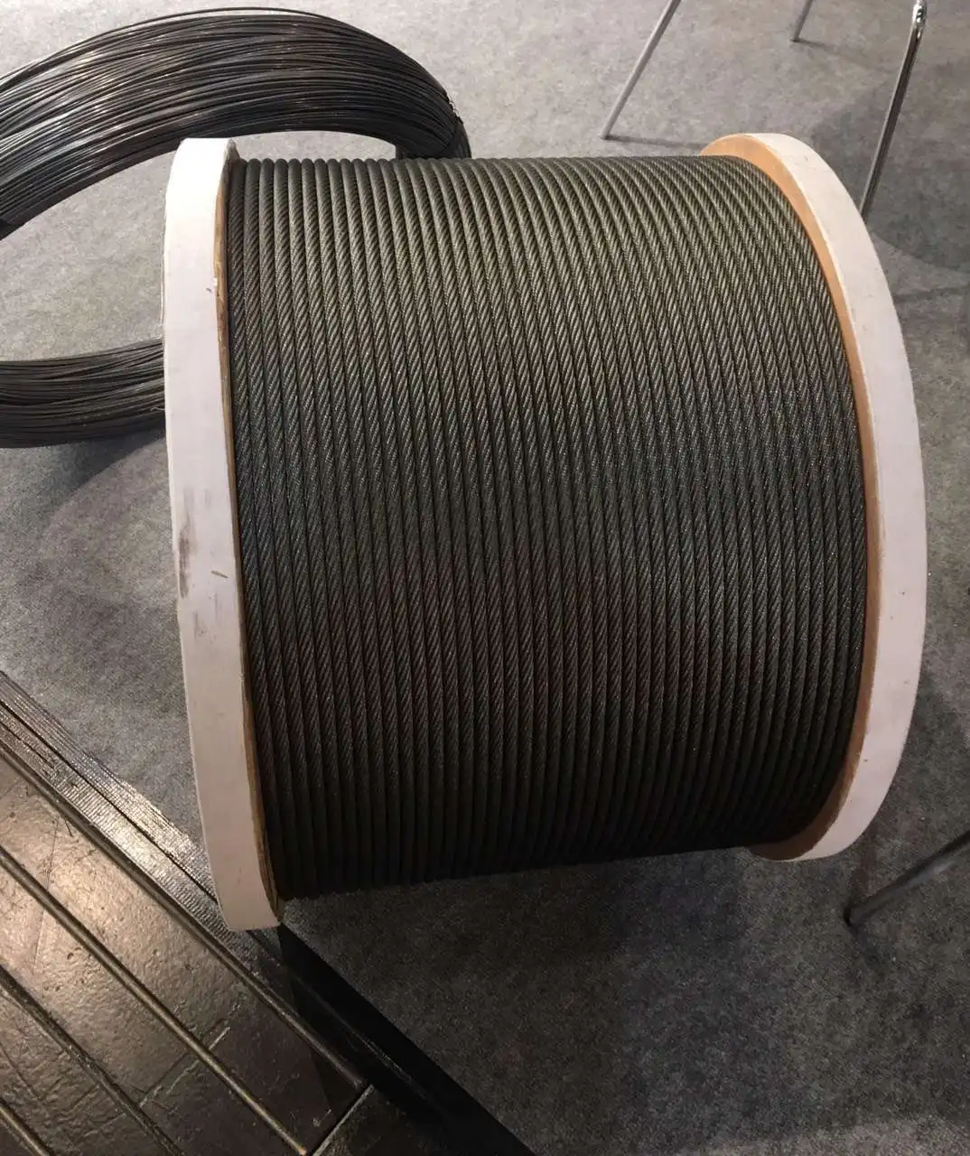 

Высокопрочные стальные лифтовые веревки. Превосходная нагрузка и долговечность. Стержни из стальной стали премиум-класса.