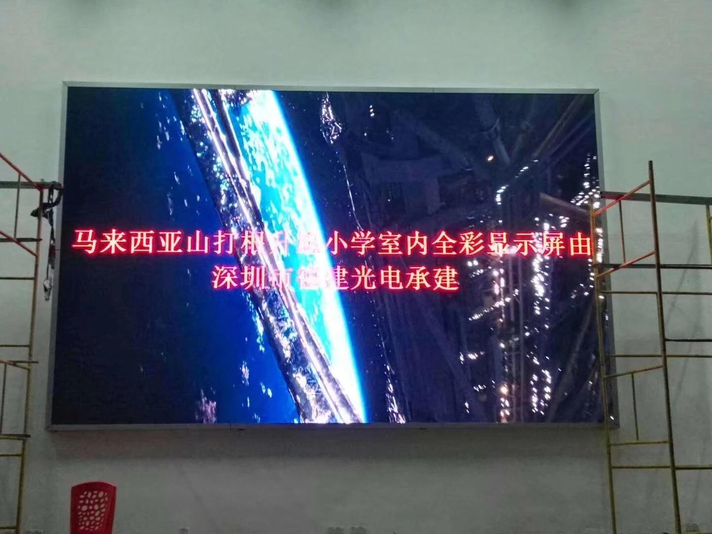 P0.6 COB ultra high definition LED display screen, using a 600MMx337.5MM dedicated box, supplied by D-KING's source factory