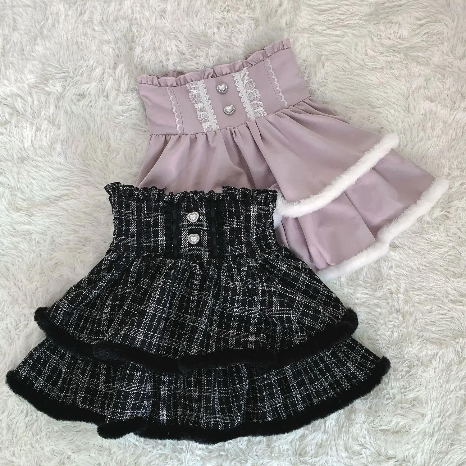 Gothic Sweet Lolita Furry Trim Knit Top Pearl Chain Heart Rhinestone Bow Lace Patch Long Sleeve Blouse 2 Colors Black White