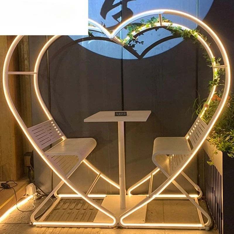 

Bed and breakfast villa outdoor tables and chairs outdoor creative heart card seat combination Internet celebrity scenic spot