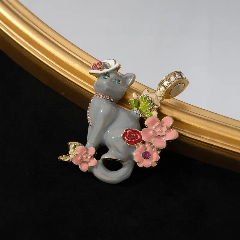 Medieval Vintage pendant versatile model personality cute wind heavy industry electroplated enamel kf kitten magnetic pendant