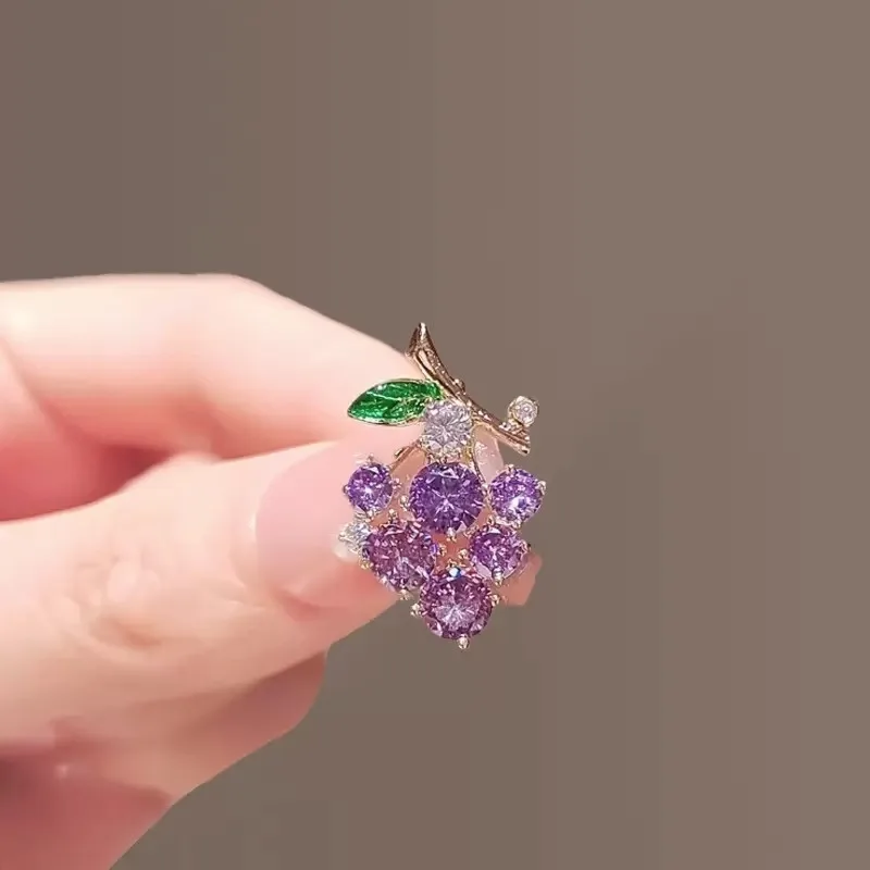 Purple Green Crystal Zircon Grape Brooch for Women Cute Fruit Brooch Suit Coat Lapel Pin Badge Clothing Jewelry Accessories