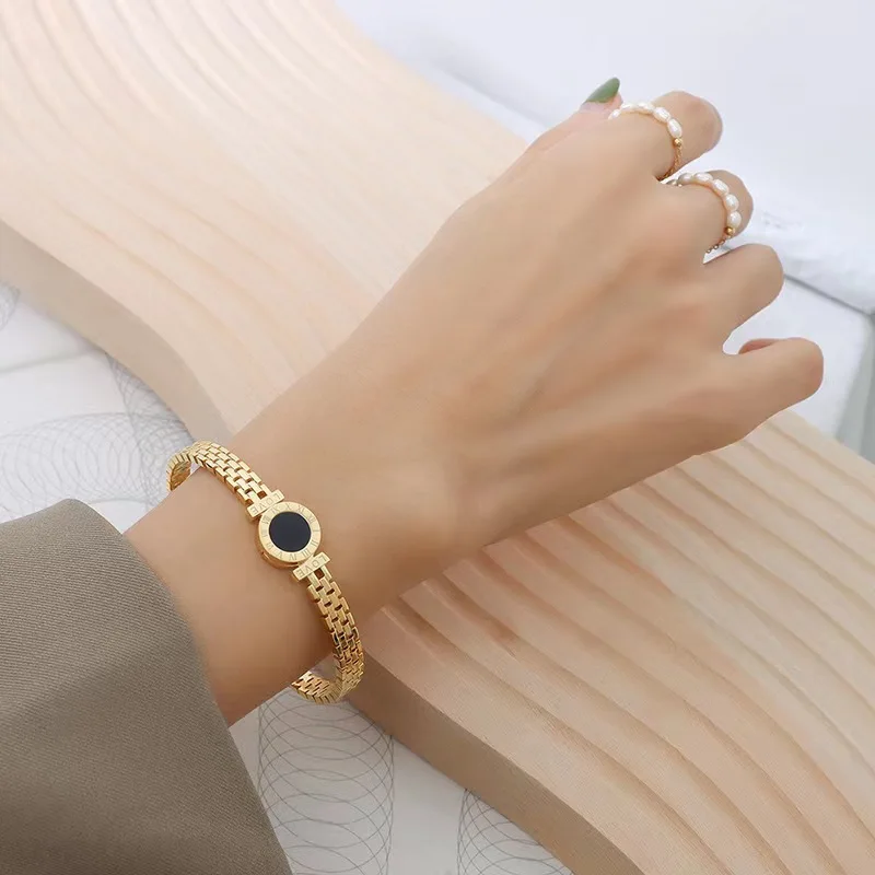1 Pcs Personality Cold Wind Niche Design Sense Stainless Steel 18k Roman Black Shell Watch Bracelet image 4