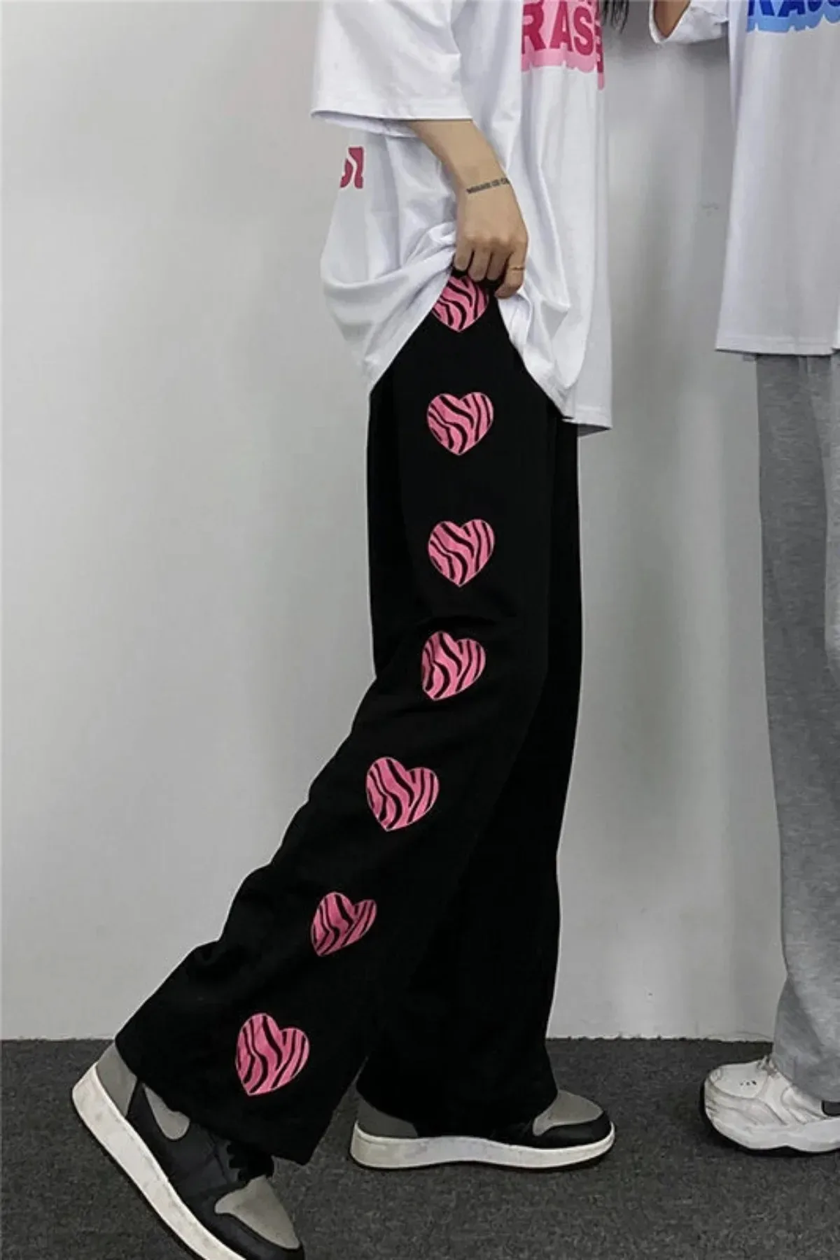 

Women's New Summer 2025 Fashionable Hip-hop Street Peach Heart Print Loose and Versatile Casual Pants Straight Leg Pants